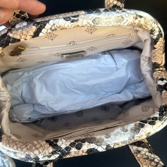 New GUESS Errin Snakeskin Small Frame Satchel - Picture 8 of 10